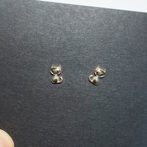 10K Solid Gold Tiny Cat With Black Eye Stud Earrings TGE122 - Etsy