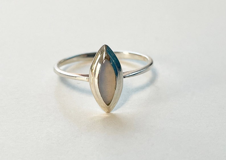 US 6.20 16.66mm Silver Oval Ring 925 Sterling Silver Ethiopia Opal Ring