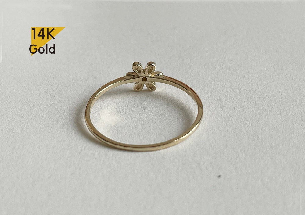★daisy★♡14kgf Elevate your style with this stunning 14k Gold Daisy Pendant