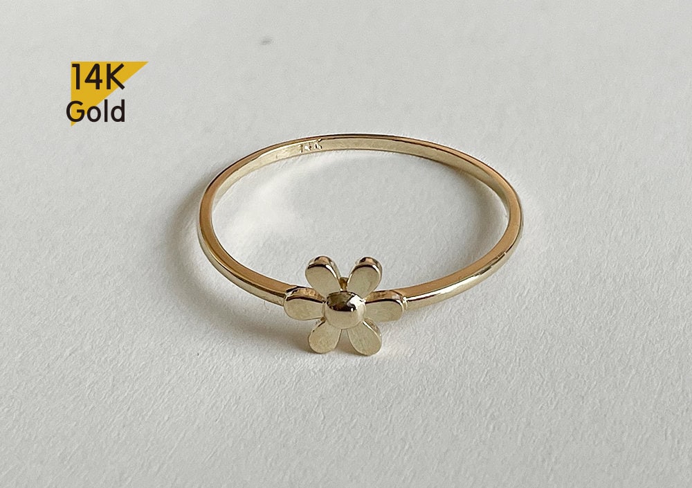 Daisy Flower Stud Earrings 14K Yellow Gold