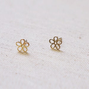 10K Solid Gold Tiny Line flower Earrings Real Gold - TGE062