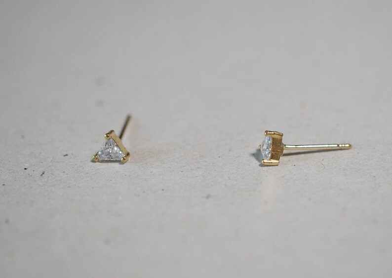 10K Solid Gold White CZ Triangle Stud Earrings Real Gold TG105