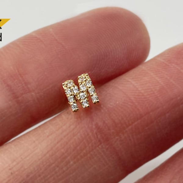 Brinco único em ouro maciço 14K com piercing minúsculo de zircônia cúbica com alfabeto de A a Z, 20G, pino de 6 mm - TGP6002