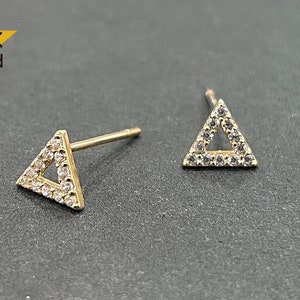 14 kt massief gouden oorbellen, driehoekoorbellen zirkonia - TGE40016