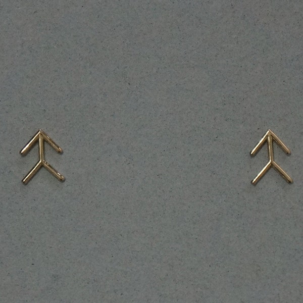 10K Solid Gold Arrow Symbol Mark Sign StudEarrings Geometric Real Gold - TGE077