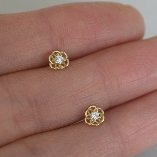 10K solid Gold Tiny Flower Line Stud Earrings Cubic Zircornia Real Gold - TGE064