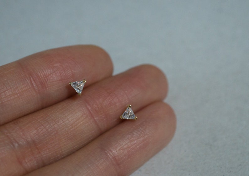 10K Solid Gold White CZ Triangle Stud Earrings Real Gold TG105