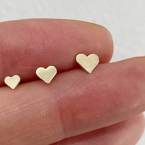 10K Gold Tiny Heart Stud Earrings, Solid Gold, 10k Real Gold - TGE033