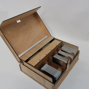 Arkham Horror Kartenspiel Sammelbox - mit Token Box - nimmt Karten mit Schutzhülle auf!