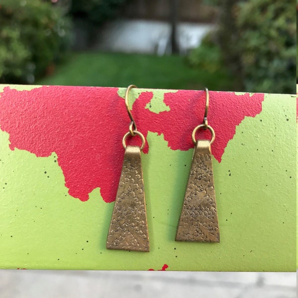 Vintage Brass earrings #vintage #brass #triangleearrings #vintageearrings #urbangem #urbangemjewelry