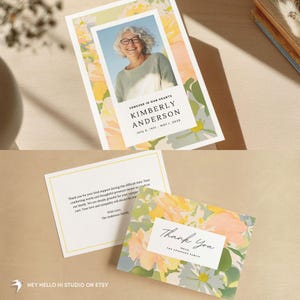 Könnte beinhalten: Eine Beileidskarte mit floralem Design und einem Foto einer Frau mit Brille. Die Karte trägt die Aufschrift "Forever in Our Hearts, Kimberly Anderson, July 2, 1971 - May 1, 2025." Eine zweite Karte trägt die Aufschrift "Thank You."