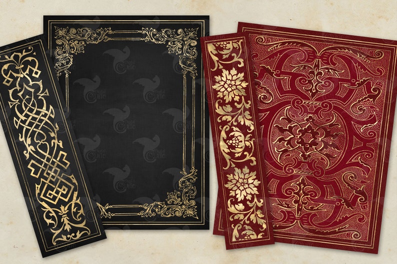 Op de afbeelding: Drie decoratieve boekomslagen met sierlijke gouden en rode ontwerpen. De omslagen zijn gemaakt van papier en hebben een vintage uitstraling.