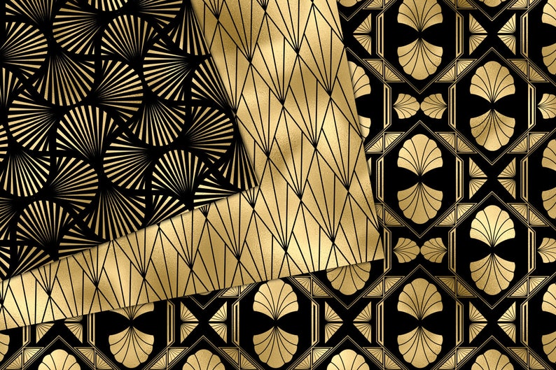 Può includere: Tre motivi senza cuciture in nero e oro con forme geometriche e disegni a ventaglio. I motivi sono disposti in strati, con il motivo superiore che copre parzialmente il motivo centrale, e il motivo centrale che copre parzialmente il motivo inferiore.