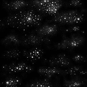Puede incluir: Un fondo negro con un patr&oacute;n disperso de purpurina blanca, que se asemeja a un cielo estrellado.