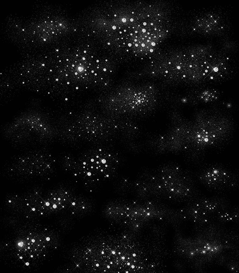 Puede incluir: Un fondo negro con un patr&oacute;n disperso de purpurina blanca, que se asemeja a un cielo estrellado.