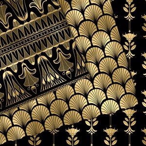 Può includere: Uno sfondo nero con un motivo geometrico dorato. Il motivo presenta fiori stilizzati, foglie e forme geometriche. Il motivo si ripete in tutta l'immagine.
