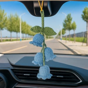Lirio de los valles de crochet para colgar en el coche, flor de crochet, accesorio para colgar en el espejo del coche, planta monstera de crochet, plan de crochet para mamá