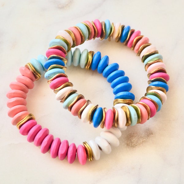 Colorful blues and pinks wooden discs beaded stretch bracelet