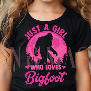 Chemise Bigfoot, Just a Girl Who Loves Bigfoot, Bigfoot vintage, Bigfoot rose, chemise Sasquatch, cadeaux Bigfoot, filles Bigfoot, femmes Bigfoot