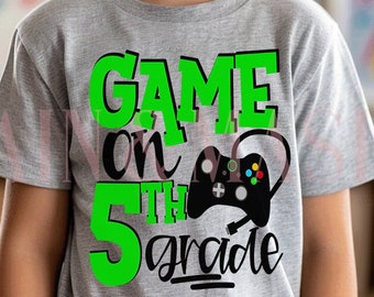 Jungen fünfte Klasse Gamer Shirt, Spiel auf 5.Klasse, grüner Controller Kinder erster Schultag Videospiel Outfit