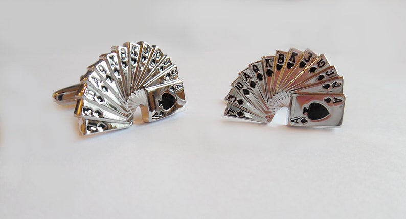Novelty and Humorous Cufflinks Poker Bridge Casino Cards Gift Silver Playing  Card Cufflinks Highest Quality Men&#39;s Birthday Wedding Accessories Cuff  Links &amp; Tie Clips gtforce.in