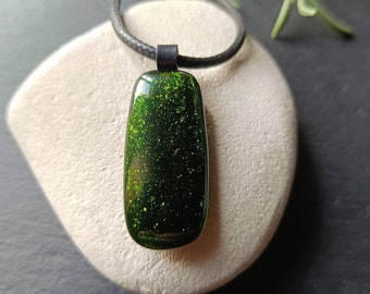 Pendentif en verre iridescent fusionné fait à la main avec collier, cadeau d'anniversaire, art glass gift