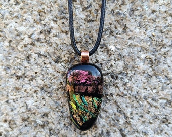 Pendentif en verre dichroïque fusionné fait à la main avec collier, cadeau d'anniversaire, art glass gift fait main