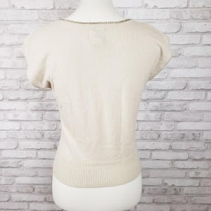 Anthropologie Tabitha Sz Mały koronkowy i dzianinowy top z perłowym kołnierzykiem, romantyczny, elegancki zdjęcie 2