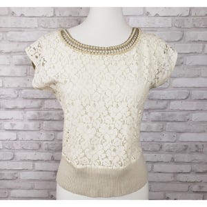 Anthropologie Tabitha Sz Mały koronkowy i dzianinowy top z perłowym kołnierzykiem, romantyczny, elegancki zdjęcie 1