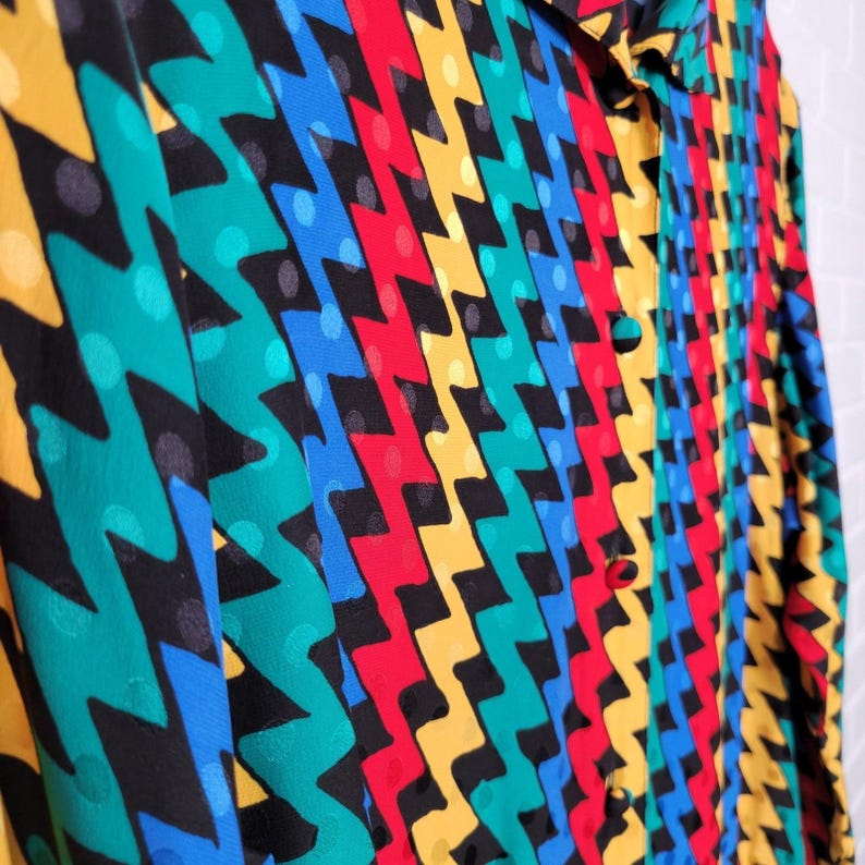 Blusa de seda Adrianna Papell talla 4, con botones delanteros, estilo maximalista y brillante, para oficina imagen 4
