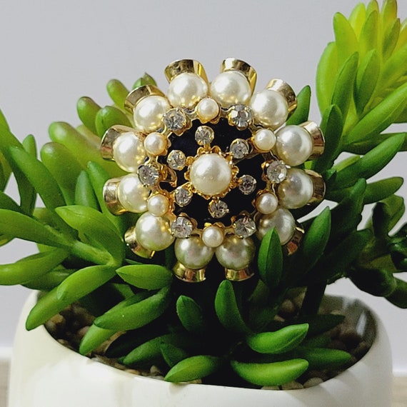 Mid century starburst brooch, with faux pearls, rh