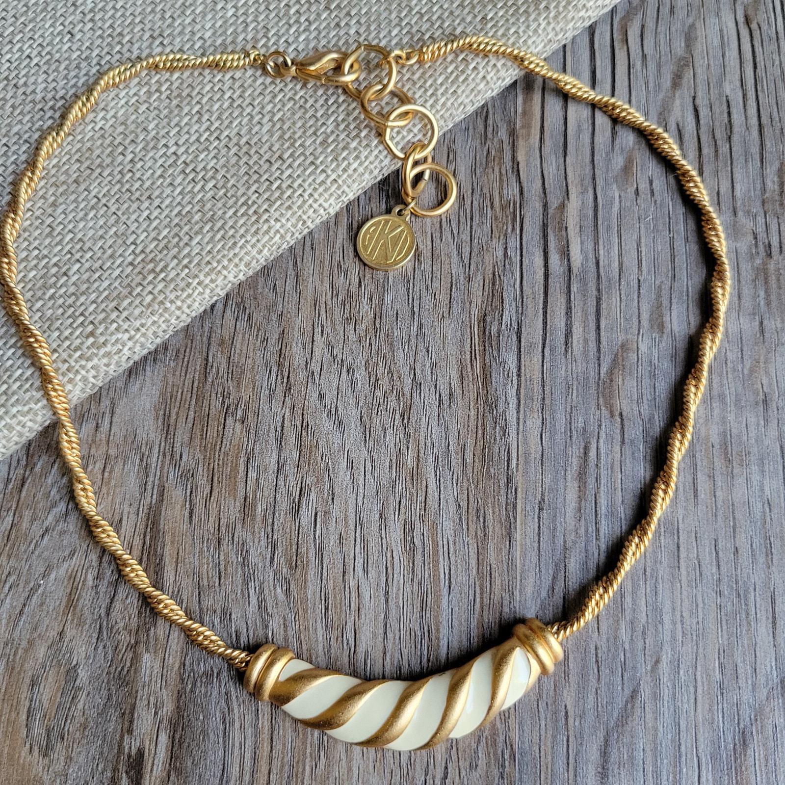 Collier Vintage Or Fantaisie - Motif Croissant En Relief, Très Bon état, Bijou Femme