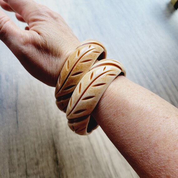 Pair plastic bangle bracelets carved leaf design … - image 4
