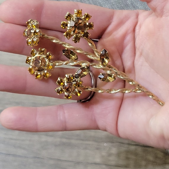 Large vintage flower brooch amber glass stones on gol… Gem