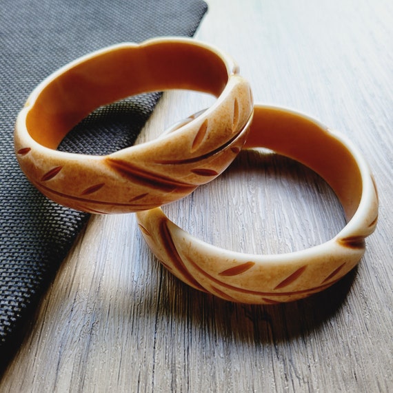 Pair plastic bangle bracelets carved leaf design … - image 7