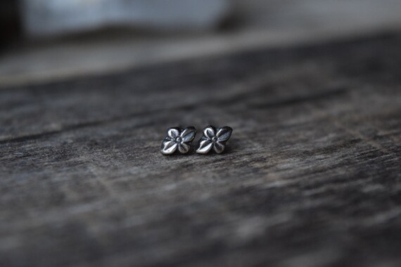 Rustic Silver Floral Stud Earrings, Tiny Flower Studs, Small Studs, Flower Earrings, Art Nouveau, Antique Style, Everyday