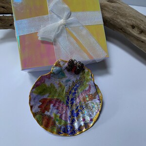 Seashell,ring dish, trinket dish, ring holder, coastal,gift,scallop jewelry dish, decoupaged seashell , Mother’s Day,coastal, beachy, gift