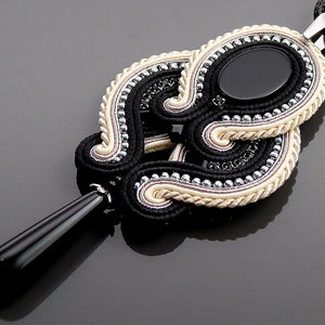 Collana Soutache in argento nero ecrù con Onice. immagine 1