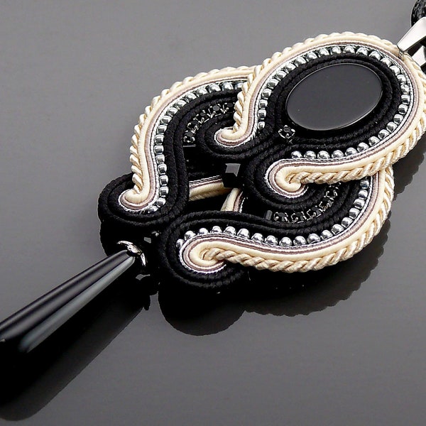 Collier Soutache argent noir écru avec Onyx.