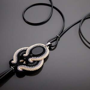 Collana Soutache in argento nero ecrù con Onice. immagine 3