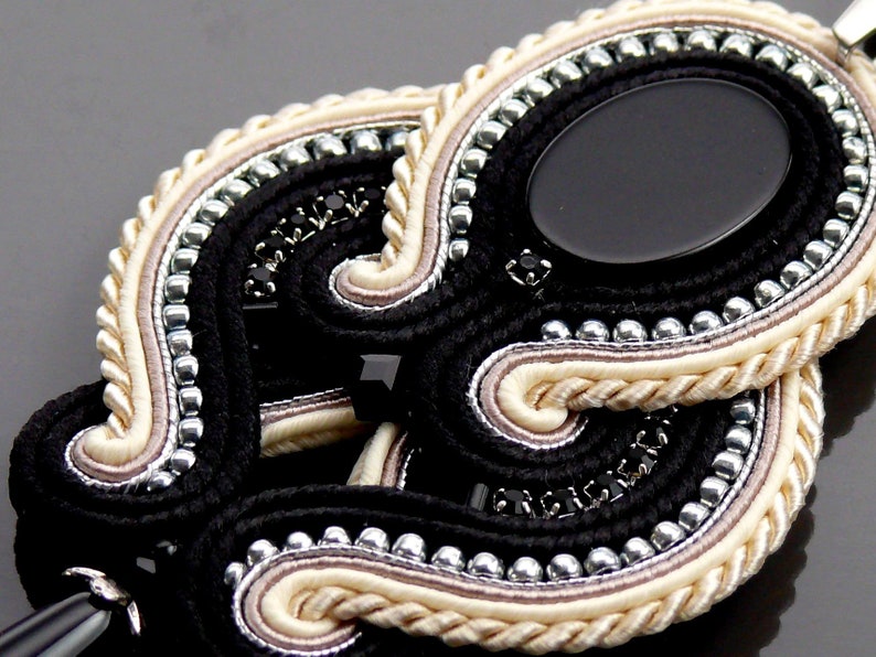 Collana Soutache in argento nero ecrù con Onice. immagine 2