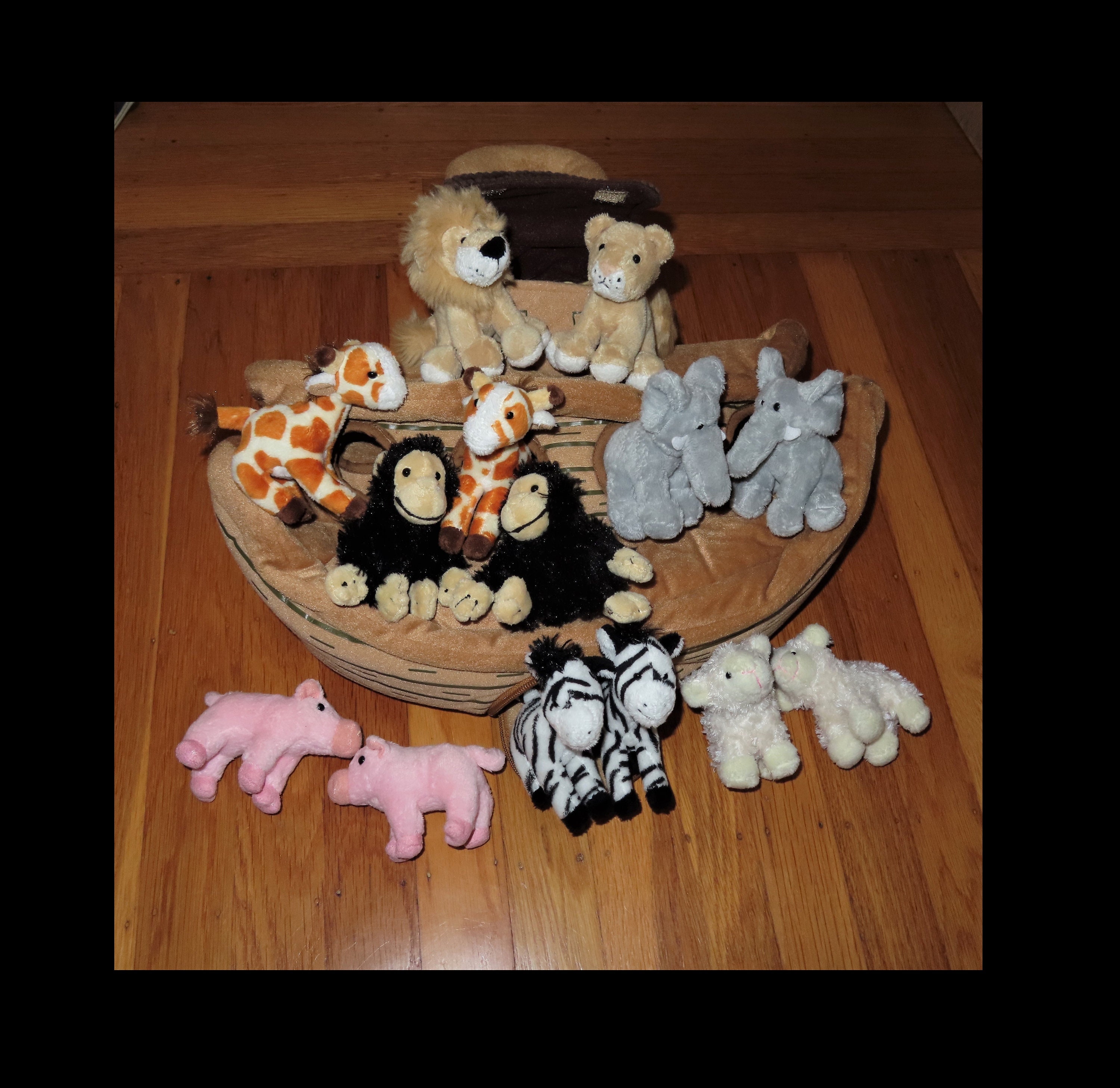 FAO Noah's Ark Plush Boat + 12 Adorable Small Twin Animals: Elephant, Zebra, Giraffe, Gorilla, Sea Turtle & Pig (Excellent Used hotsell Condition)