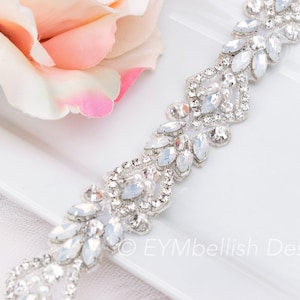 Opaal bruidsriem met gesp - dunne strass bruiloft riem - opaal bruidsmeisjes riem - volledige lengte bruiloft sjerp - witte opaal kralen riem -B008