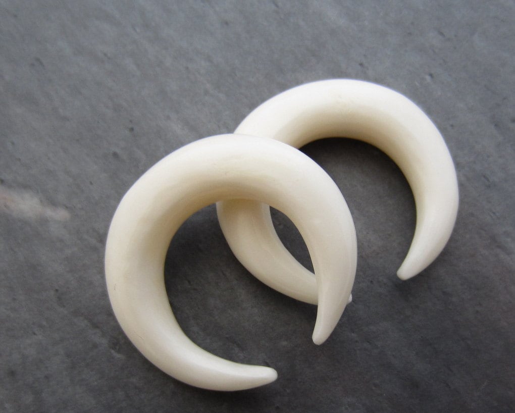 ペア彫刻されたバッファロー骨三日月、ダブルホーン、バッファロー骨