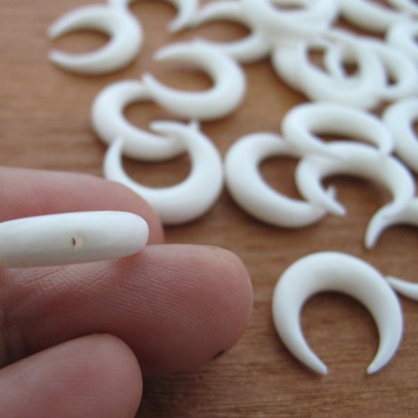 15 mm Double Horn, Drilled, Buffalo bone carving G002
