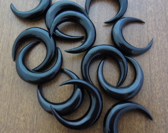 25mm Carved horn crescent, boho,  Buffalo horn carving G673