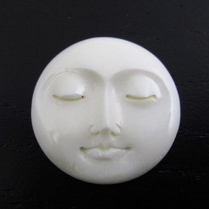 Carved  face   moon -25mm , Buffalo bone carving  G081