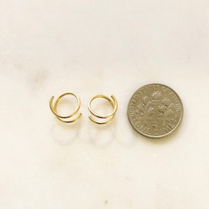 Spiral Hoops // Twist Earrings image 3