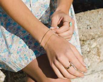 Beaded stretchy gold bracelet