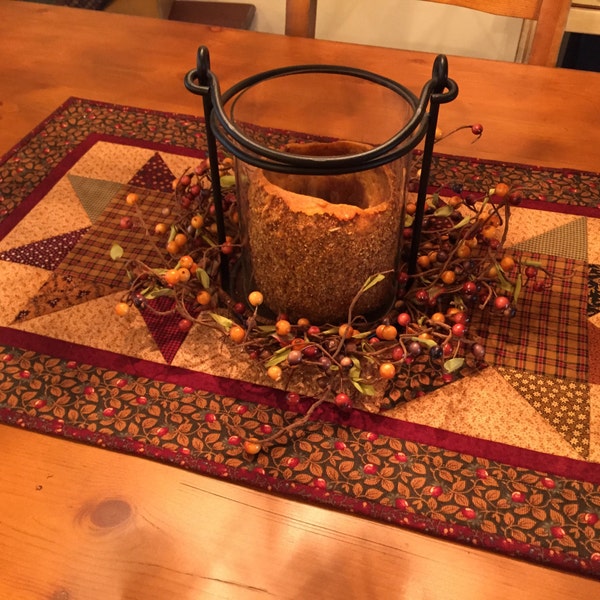 Quilted Star Table Runner / Primitive / Country / Item 827